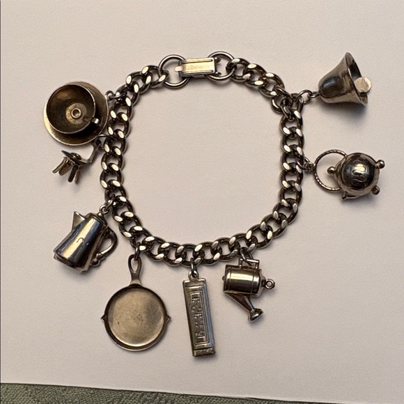 Vintage Women’s Silver-Toned Kitchen-Themed Charm Bracelet - Picture 10 of 13
